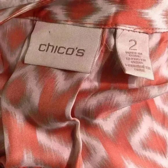 Chicos Womens size 2 Large Blouse Silky Salmon and White Geometric Print - Picture 5 of 6